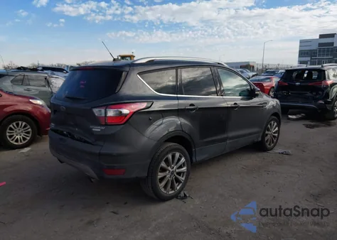 2017 Ford Escape Titanium z USA, uszkodzony, nr VIN 1FMCU0J93HUC49195